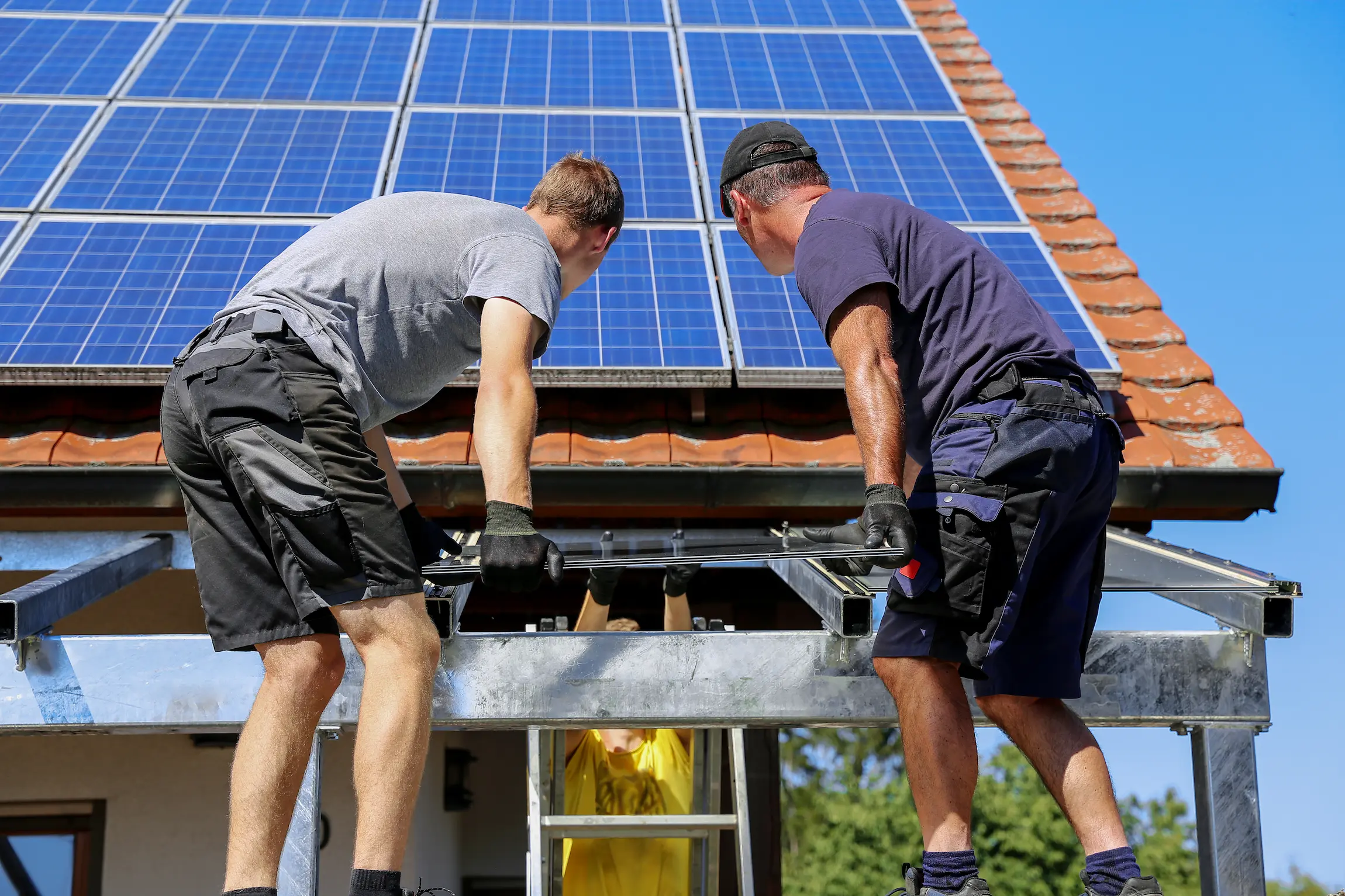 vakkundige installatie van glazen boven dak